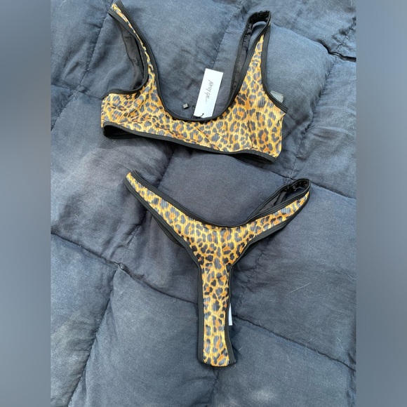 Nasty Gal NWT Leopard Ribbed Thong Bikini - Picture 1 of 3